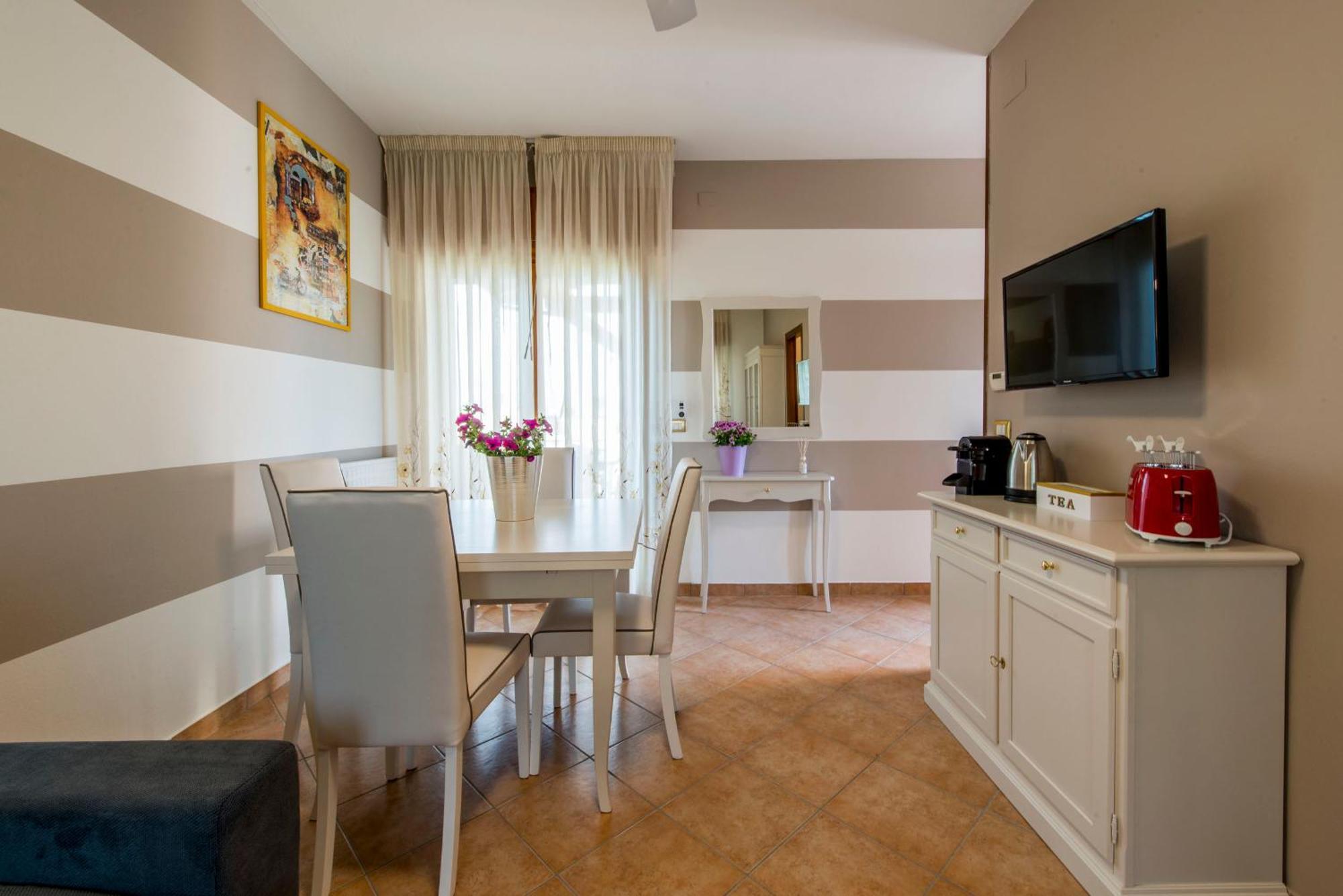 Italianflat - Peschiera Residence بسكييرا ديل غاردا المظهر الخارجي الصورة